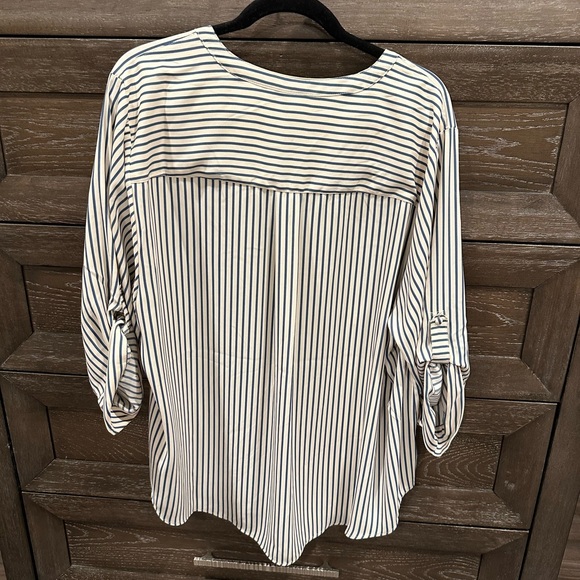 Torrid HARPER GEORGETTE PULLOVER 3/4 SLEEVE BLOUSE
STRIPE - BLUE - Picture 3 of 3